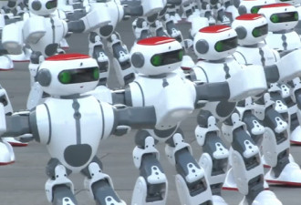 1000多个机器人跳广场舞 秒杀大妈的节奏