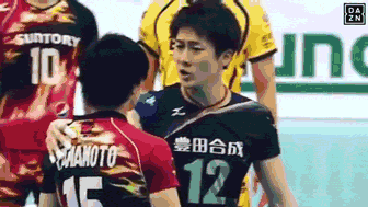 女粉丝疯狂尖叫! 日本排球联赛两帅哥当众激吻