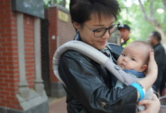 袁立晒“一家三口”合照疑似当妈？她只回3字…