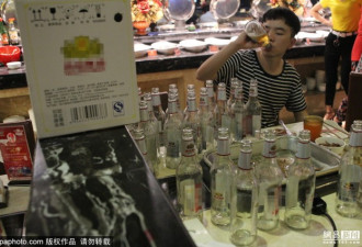 小伙独吃自助餐吃到老板求他“我退钱”
