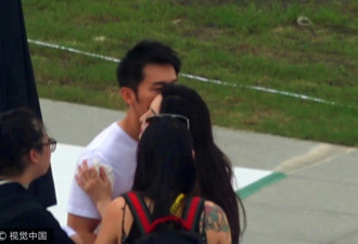 范冰冰拍摄现场当众“臭美” 他贴心帮她捋发
