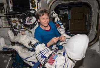 女航天员结束288天任务回地球最想吃披萨