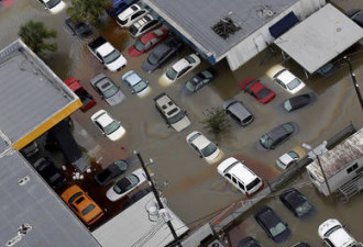 飓风来临第5天 休斯顿飞机汽车泡在洪水中