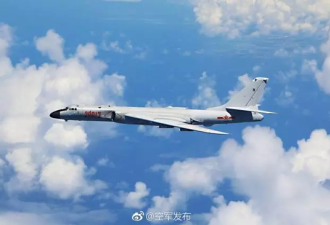 中国空军出岛链自己晒照片 “御用摄影师”被弃