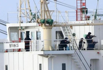 7小时惊险营救 中国海军击溃索马里海盗