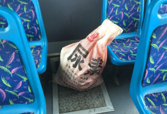 江苏:她怕家中被盗携巨款旅游 结果落公交上