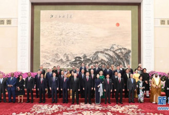 习近平彭丽媛欢迎出席高峰论坛的外方领导人