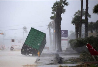 飓风哈维重创美德州海岸满目疮痍 威力减至1级