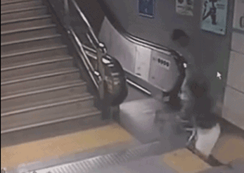 深圳地铁: 乘客掉入集水井,多亏前方乘客手快