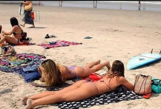 波兰美女在意大利海滩竟遭4个色狼轮奸