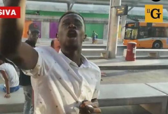 移民再生祸端!意公交车司机惨遭非裔青年暴打！