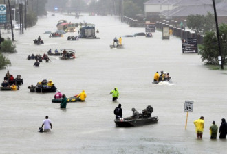 CNN记者追问哈维飓风灾情经过 灾民当场发飙