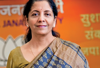 印度政府部分改组 迎来史上第二个女防长