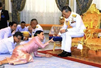 把保镖变成自己老婆！风流的泰国国王又结婚了