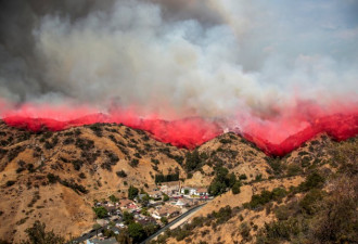 现场照片直击:洛杉矶山火已经烧成这样