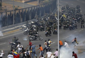 委内瑞拉打响第一枪 军队要推翻马杜罗