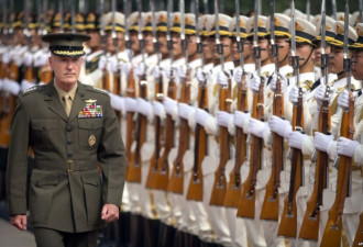 美参联会主席着作战服访问中国与朝鲜接壤战区
