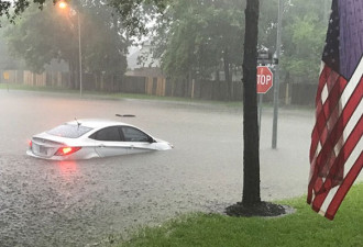 休斯敦遭遇罕见暴雨洪水 更猛烈降雨还在路上