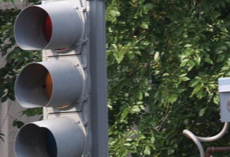 BC省今夏在重要路口用红灯摄像机自动测速