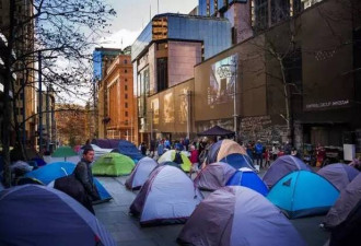 没钱租房 人们搭帐篷占领了悉尼金融中心