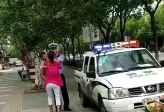 警察绊摔女子事件 舆论发酵三阵营激荡