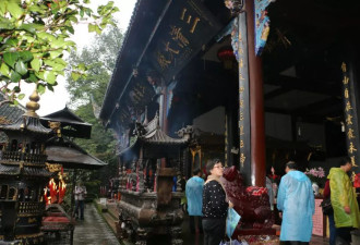 武术冠军藏北京深山 白天劫道 夜里睡树上