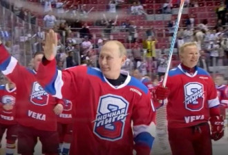 66岁普京冰球赛中进10球 他到底还有多少绝活