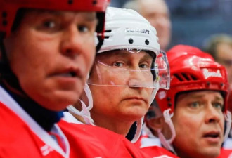 66岁普京冰球赛中进10球 他到底还有多少绝活