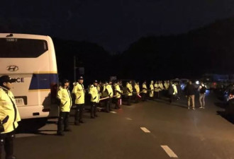 悲壮！韩民众彻夜阻萨德部署,对抗八千警察27伤