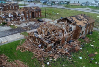 飓风一来就散架 美国人为什么喜欢木头房子?
