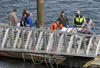 两水上观光飞机空中相撞 5死10伤有1名加拿大人