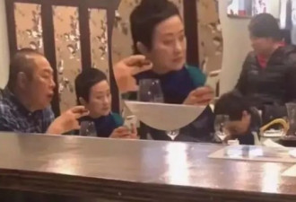 张铁林神秘富婆女友曝光，长得也太像许晴了！