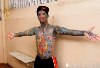 巴西一男子有一千多处纹身，连眼珠都不放过！