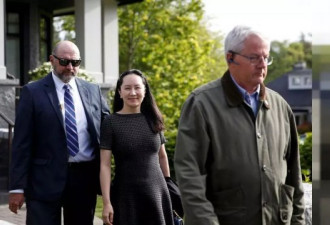 孟晚舟挎香奈儿出庭露电子脚镣 法庭上吵起来了