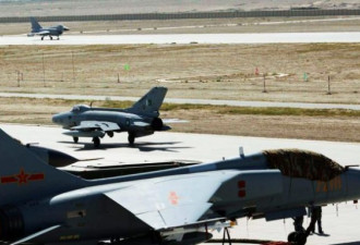 中巴战机在新疆军演！攻防地面重要目标