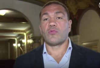 欧洲重量级保加利亚籍拳王强吻女记者，被停赛