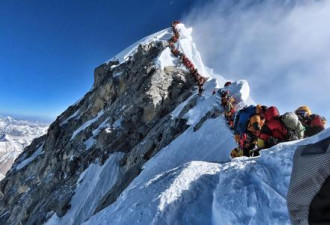 珠峰登顶造成“大堵车”：一天内有三人死亡