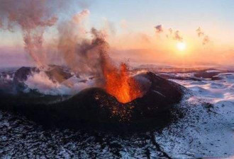 巴厘岛火山快喷发1天震动500次 6万人已撤离