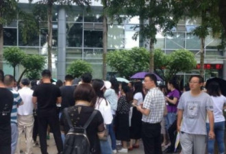 四川简阳爆发大规模教师群体签名上访讨薪事件