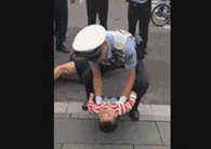 果然 中国大妈用孩子对抗警察执法的来了？