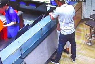 在披萨店里情不自禁演春宫 纵欲夫妇面临牢狱
