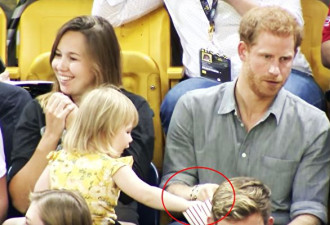 视频：哈里王子在多伦多 被两岁女娃偷吃爆米花