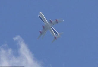 伦敦两架飞机在空中现“惊魂重叠”一幕