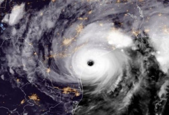 飓风“玛丽亚”摧毁多米尼克 总理家房顶被吹跑