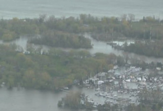 安大略湖上高风巨浪 中央岛部分民居被淹