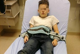 加拿大男孩开学第一天被医院五花大绑打镇静剂