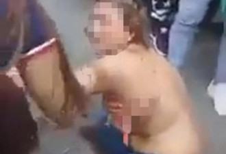 2名女子屡次偷盗被抓，遭扒光衣服殴打剪头发