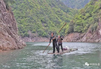 在当代中国，竟有一对母子隐居深山与世隔绝