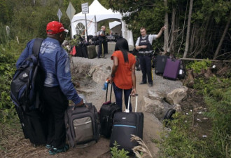 8月非法越境难民骤增，都是川普惹的祸？