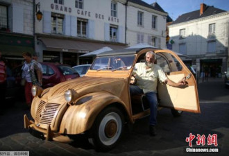 法国木匠花6年用木头造老爷车 逼真度惊人